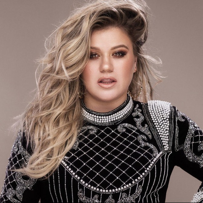 kelly-clarkson-e1508933678480.jpg