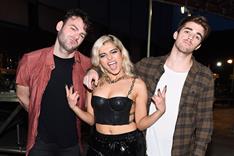 THE CHAINSMOKERS (feat. Bebe Rexha)