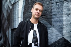 ARMIN VAN BUUREN (feat. SIMON WARD)